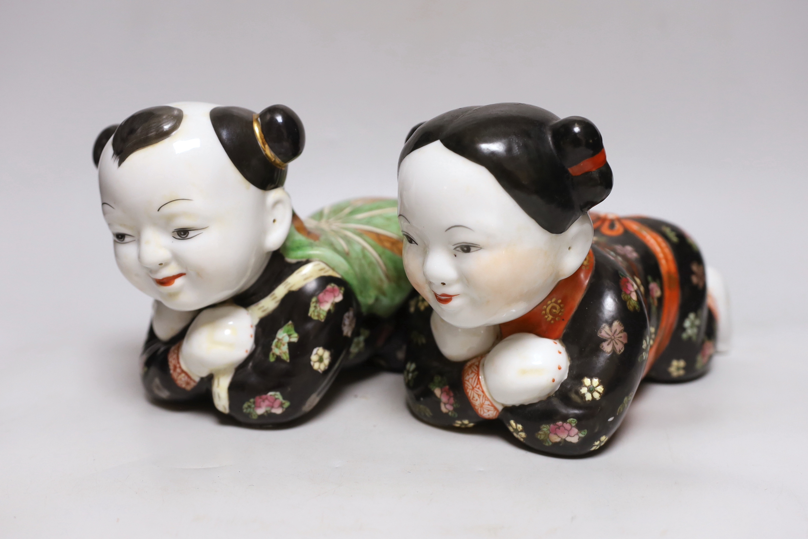 An early 20th century pair of Chinese figural pillows, approx 24cm wide